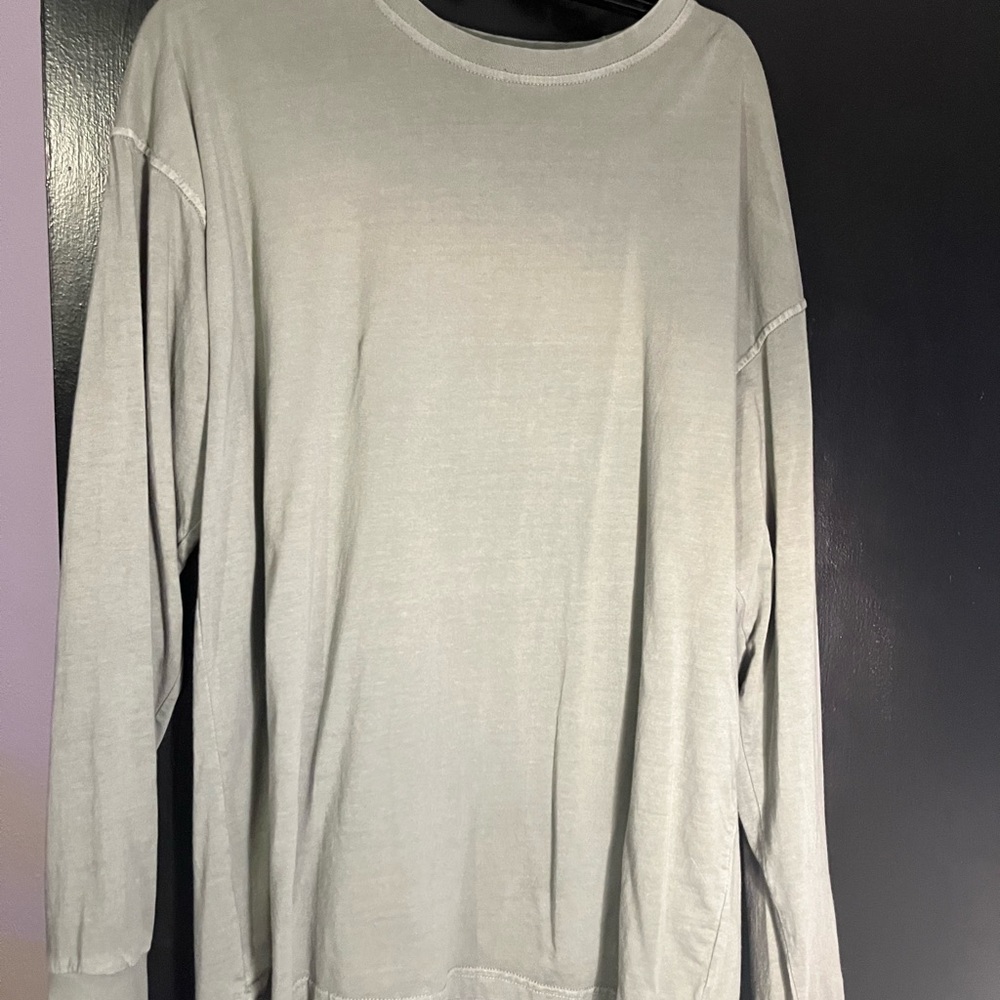 Youngla Longsleeve Size Large Grey